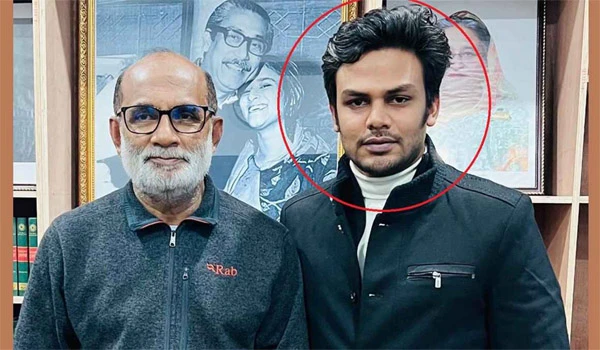 সাবেক মন্ত্রী শ ম রেজাউল করিমকে দু-মুখো সাপ লিখে ছাত্রলীগ সভাপতির নেতার পোস্ট!